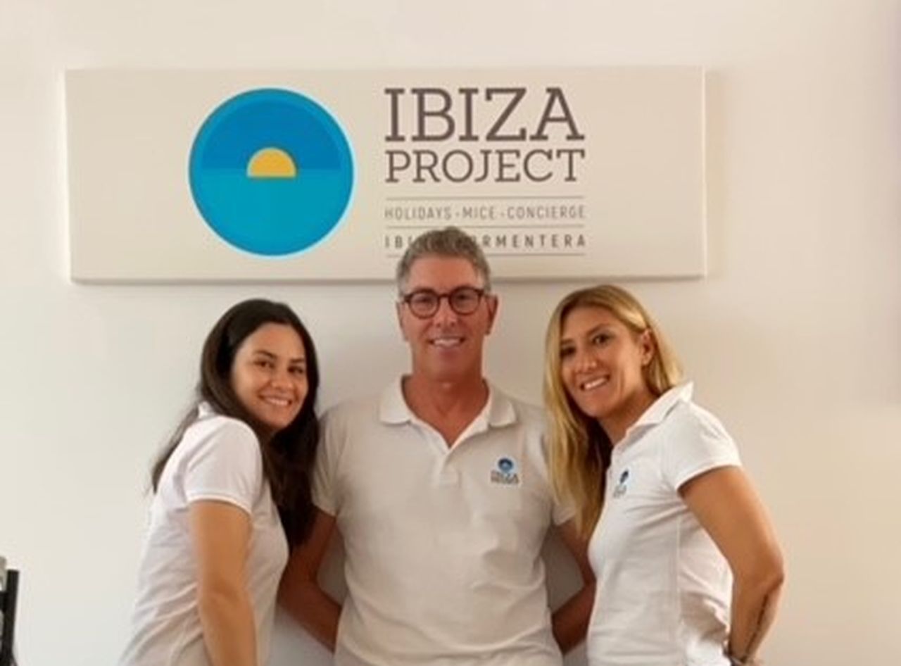 Nella foto, da sx: Anna Perbellini, Marco Dadone, Lara Corsinovi