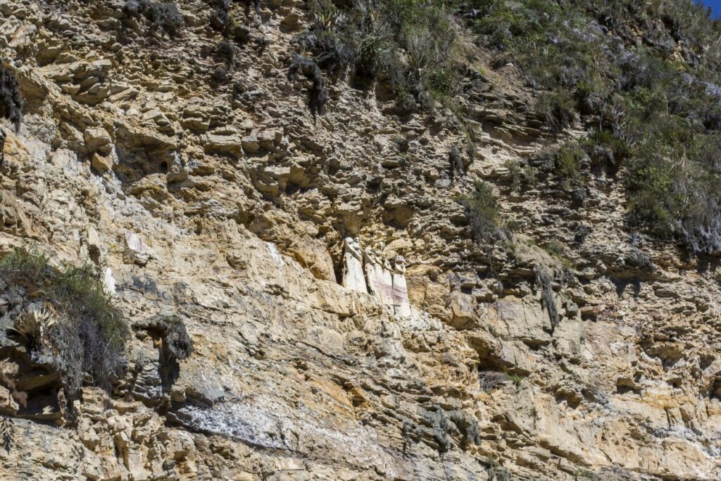 Sarcófagos de Karajía, distrito de Luya.