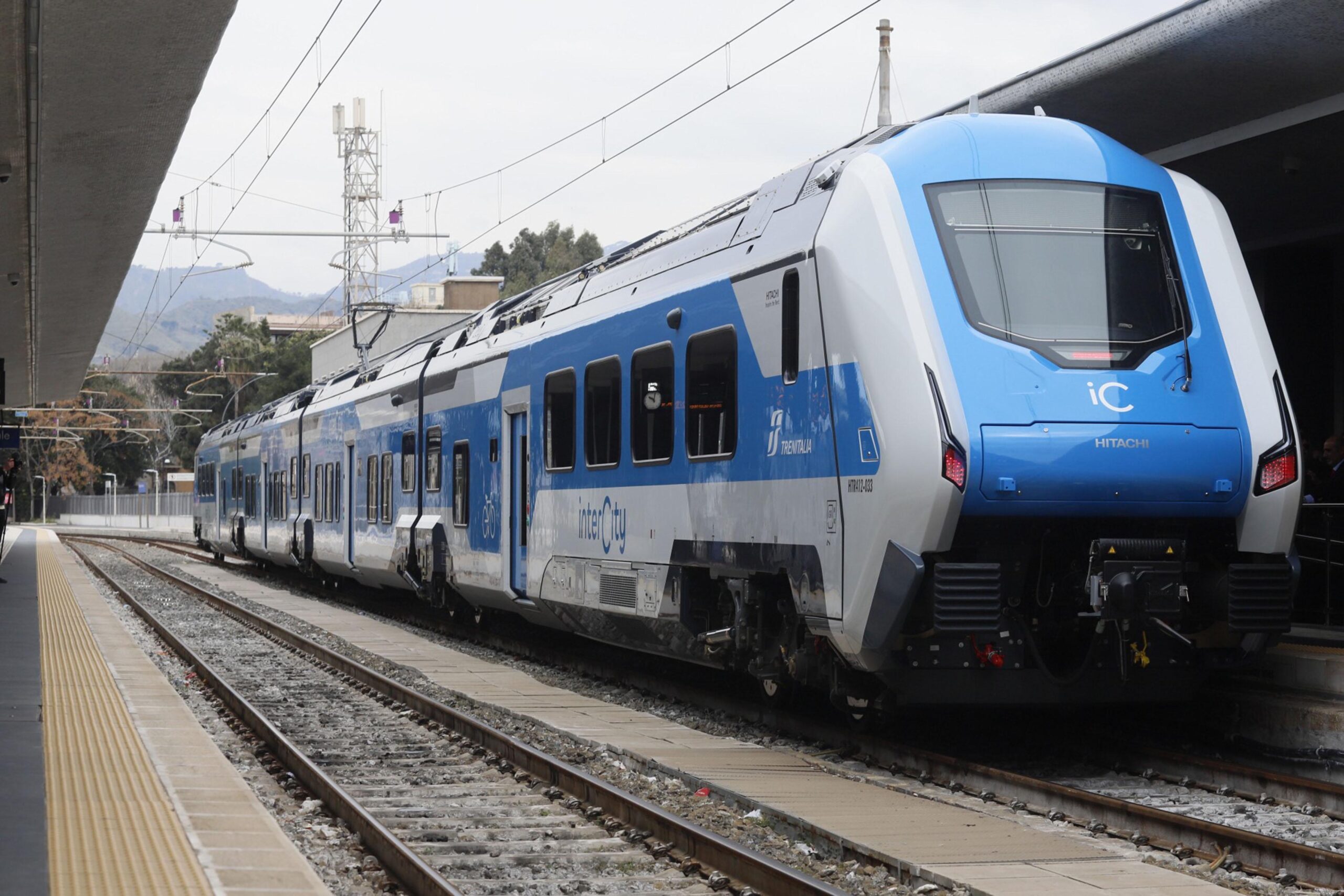 nuovo intercity ibrido