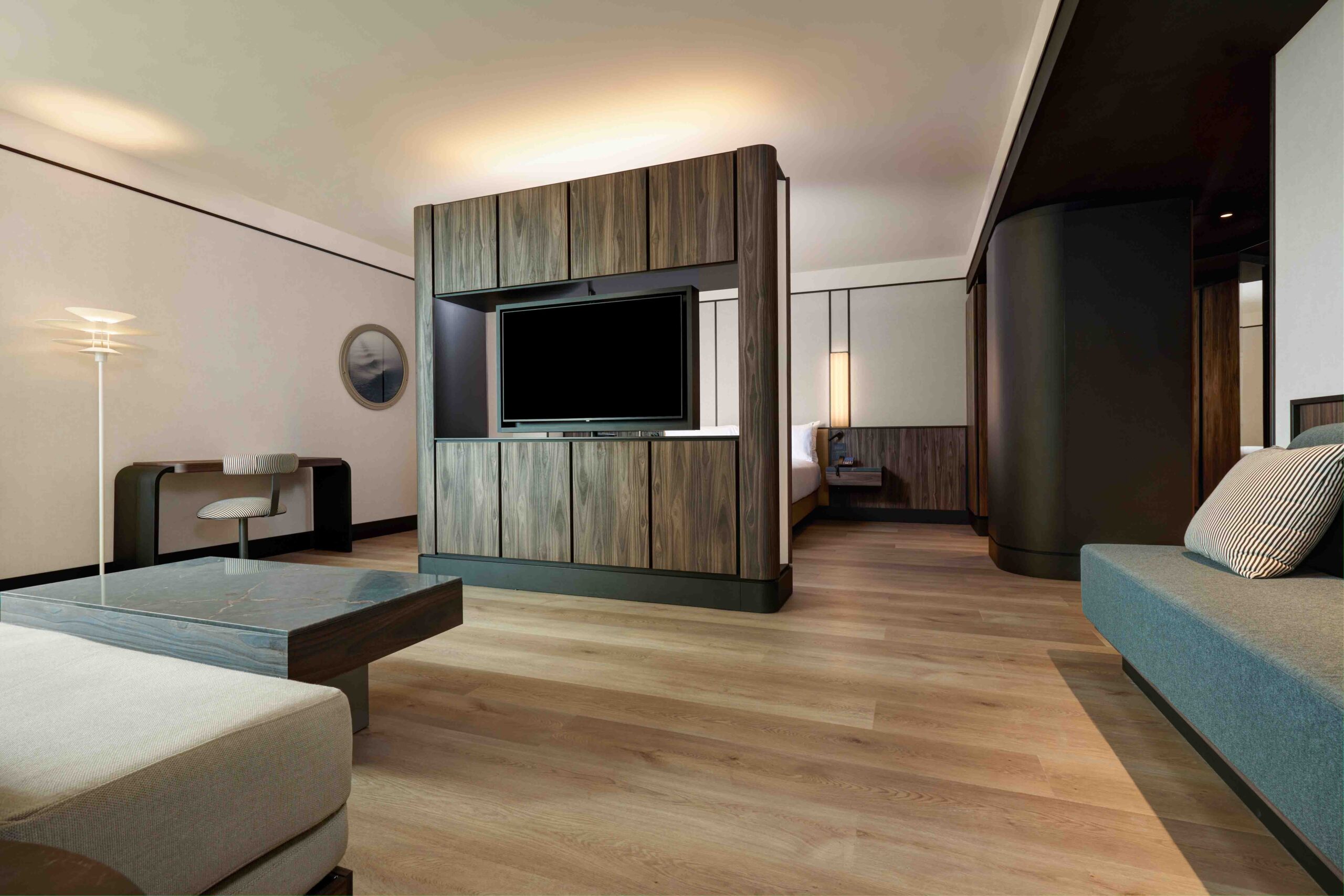 Hilton Rome Airport rinnova il suo design: un omaggio al viaggio tra cielo e mare