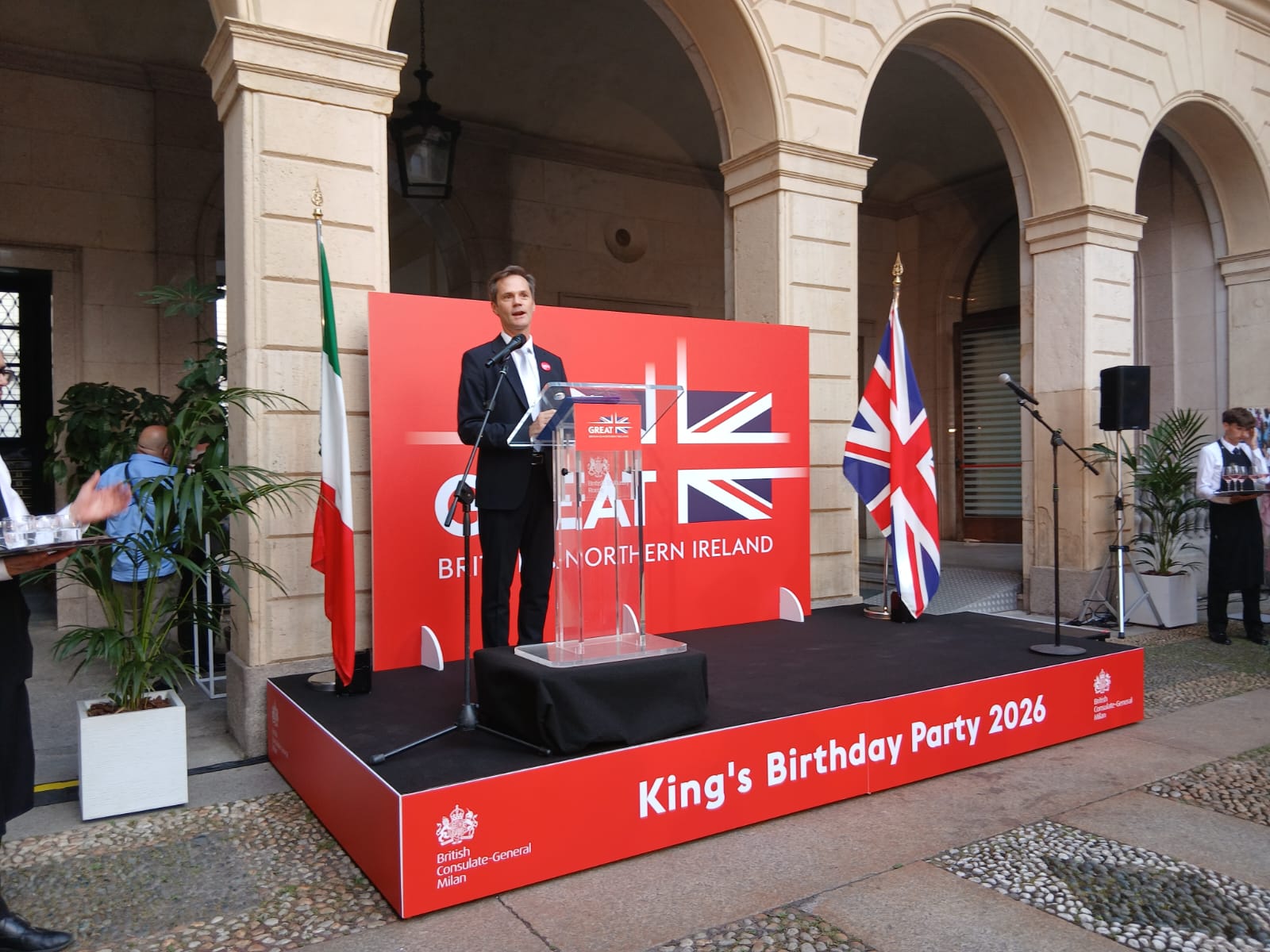 compleanno re carlo a milano