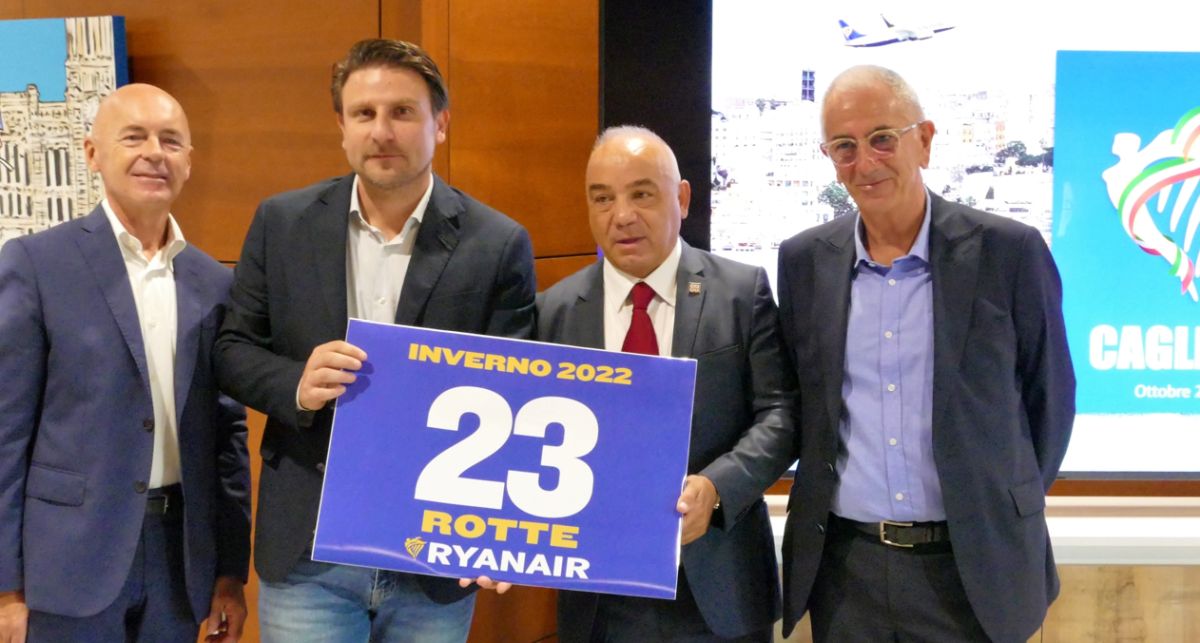 Da sinistra a destra: David Crognaletti Direttore Commerciale SOGAER, Mauro Bolla Country Manager per l'Italia di Ryanair, Gianni Chessa Assessore al Turismo Regione Autonoma della Sardegna, Renato Branca Amministratore Delegato SOGAER.