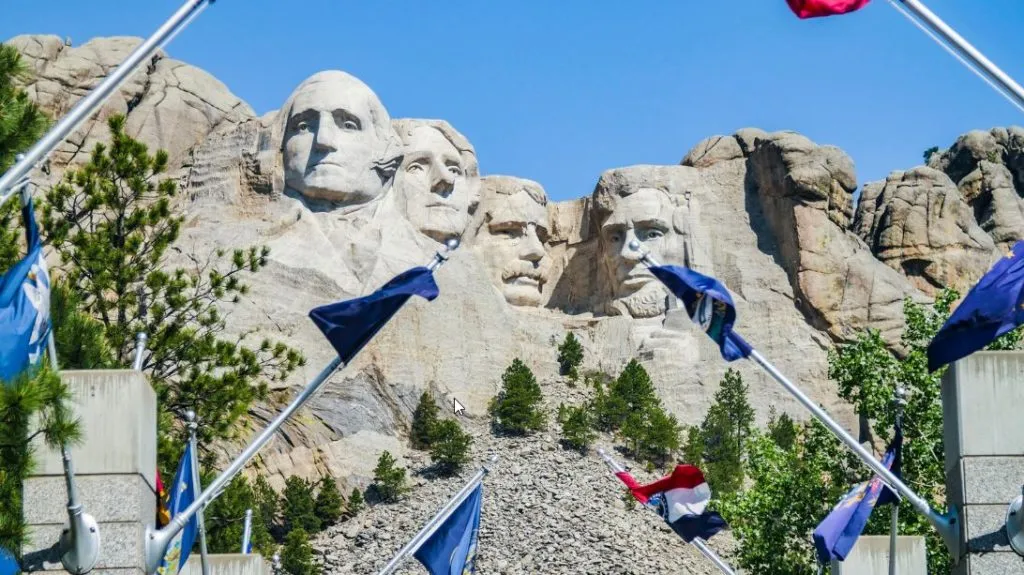 @Brand USA Mt. Rushmore Keystone South Dakota Low