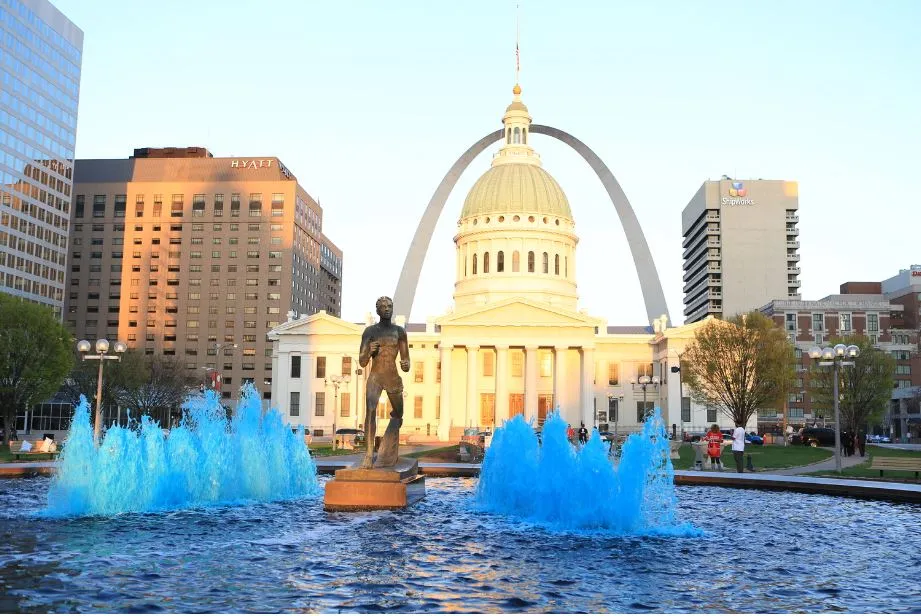 @Brand USA Saint Louis Missouri Low