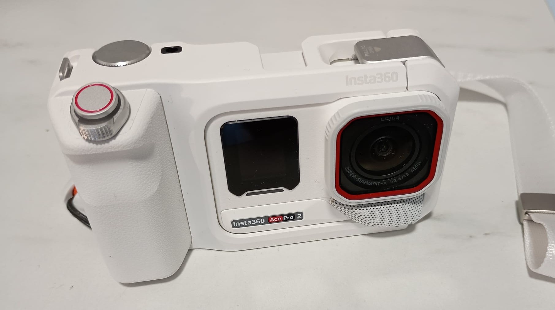 insta 360 arctic white